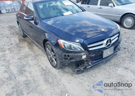 2015 Mercedes-Benz C 300 4Matic z USA, uszkodzony, nr VIN 55SWF4KBXFU084948
